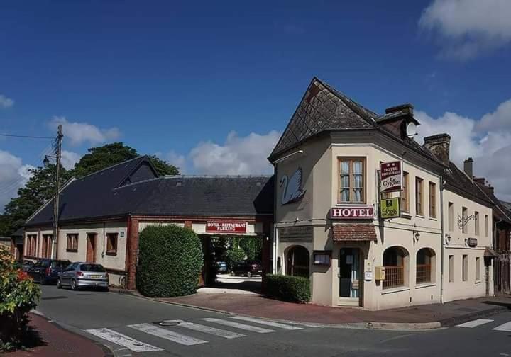 Hotel Restaurant Le Cygne Conches-en-Ouche Exterior foto
