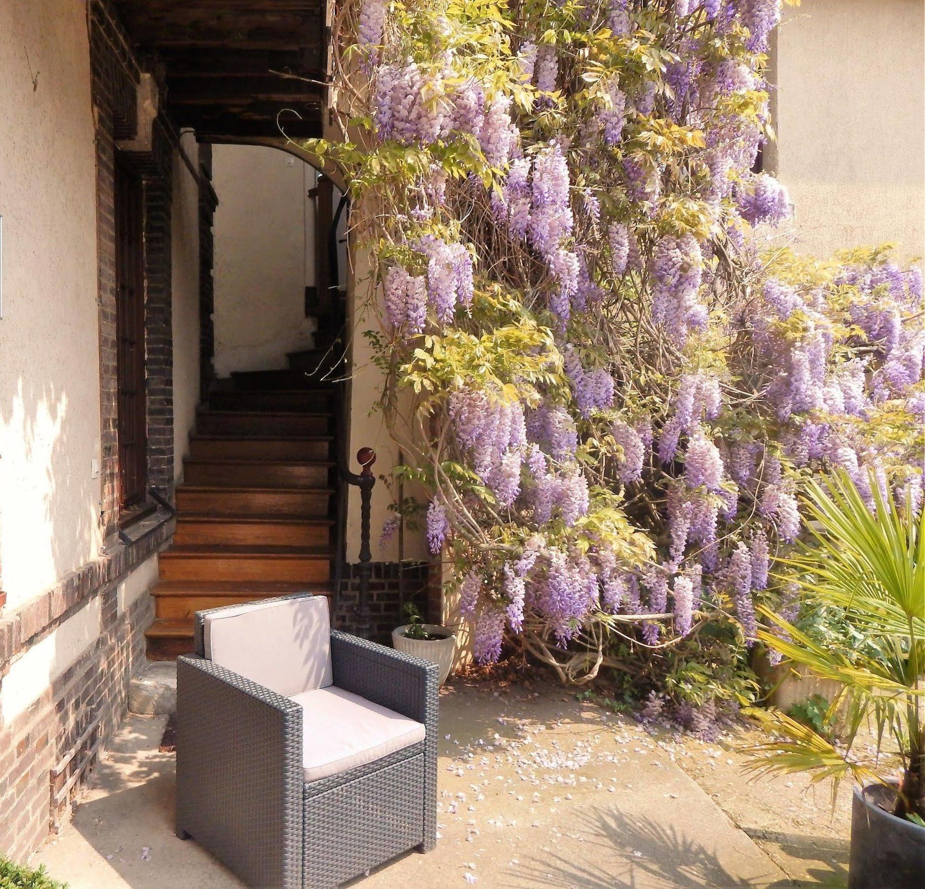Hotel Restaurant Le Cygne Conches-en-Ouche Exterior foto